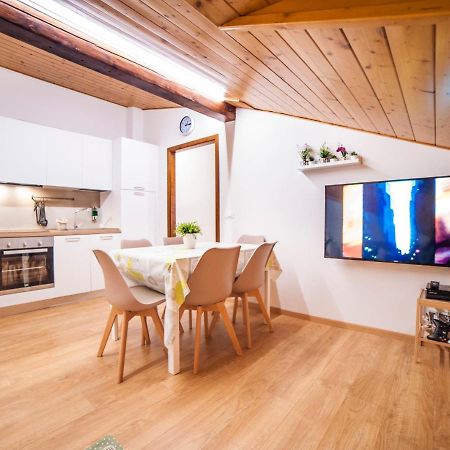 La Mansarda Di Emma Apartment Пинцоло Екстериор снимка