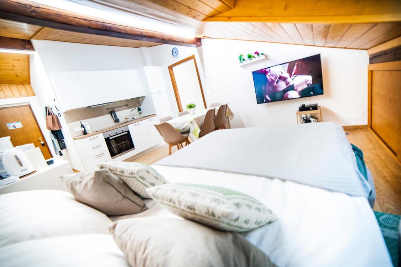 La Mansarda Di Emma Apartment Пинцоло Екстериор снимка